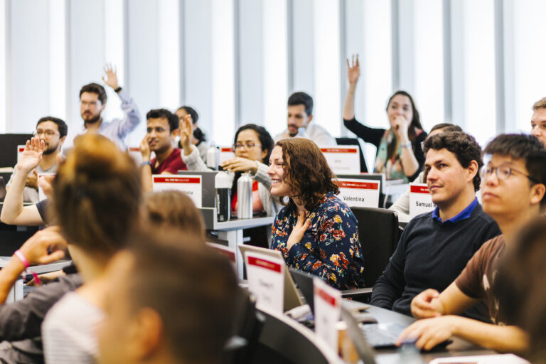 Horarios y turnos clínicos de Enfermería en la Universidad Andrés Bello durante el semestre